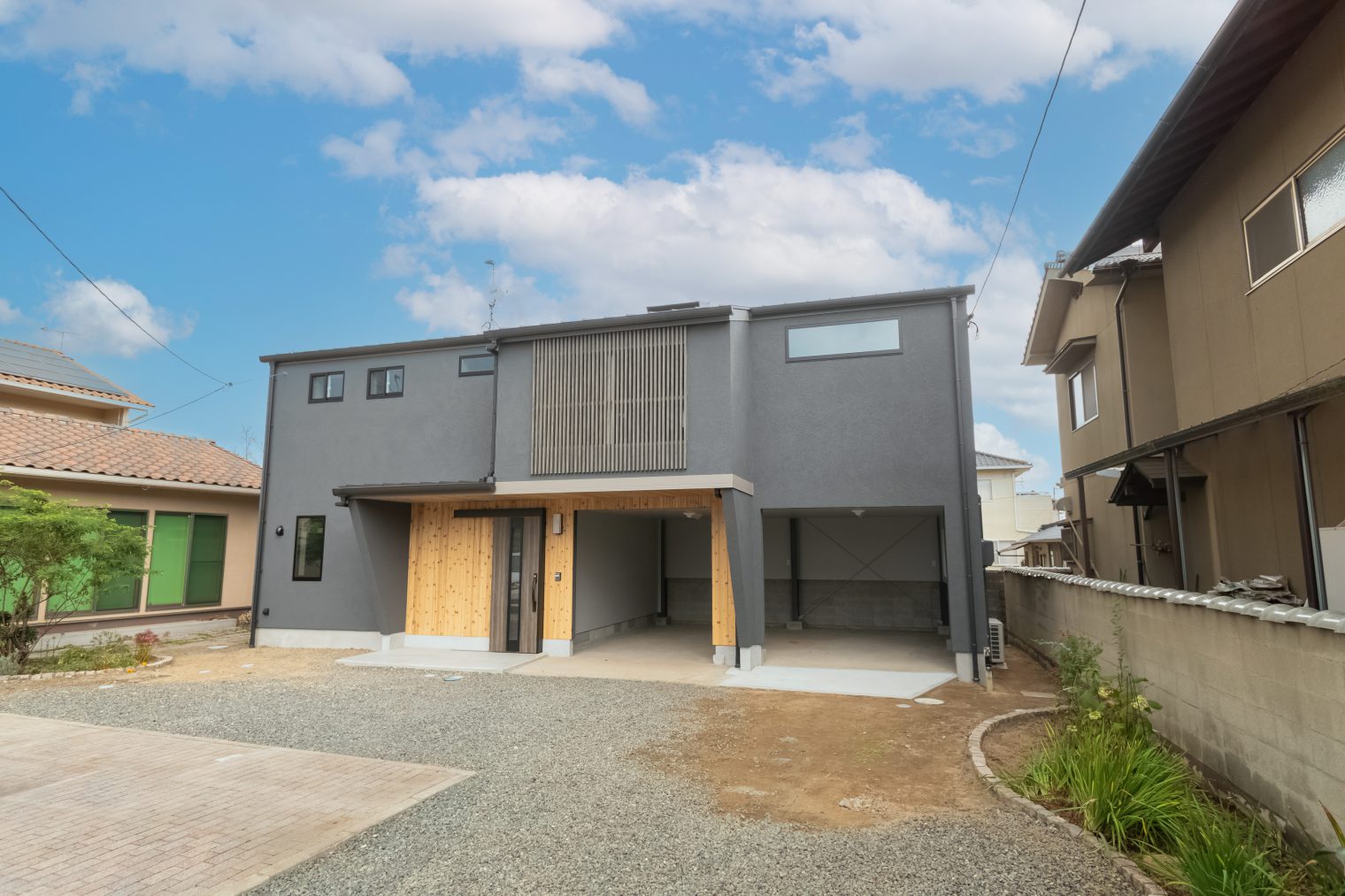 倉庫を居住空間+ガレージにリノベ